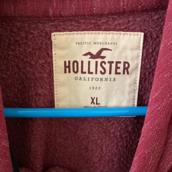 Red holister sweatshirt - Picture 3 of 4
